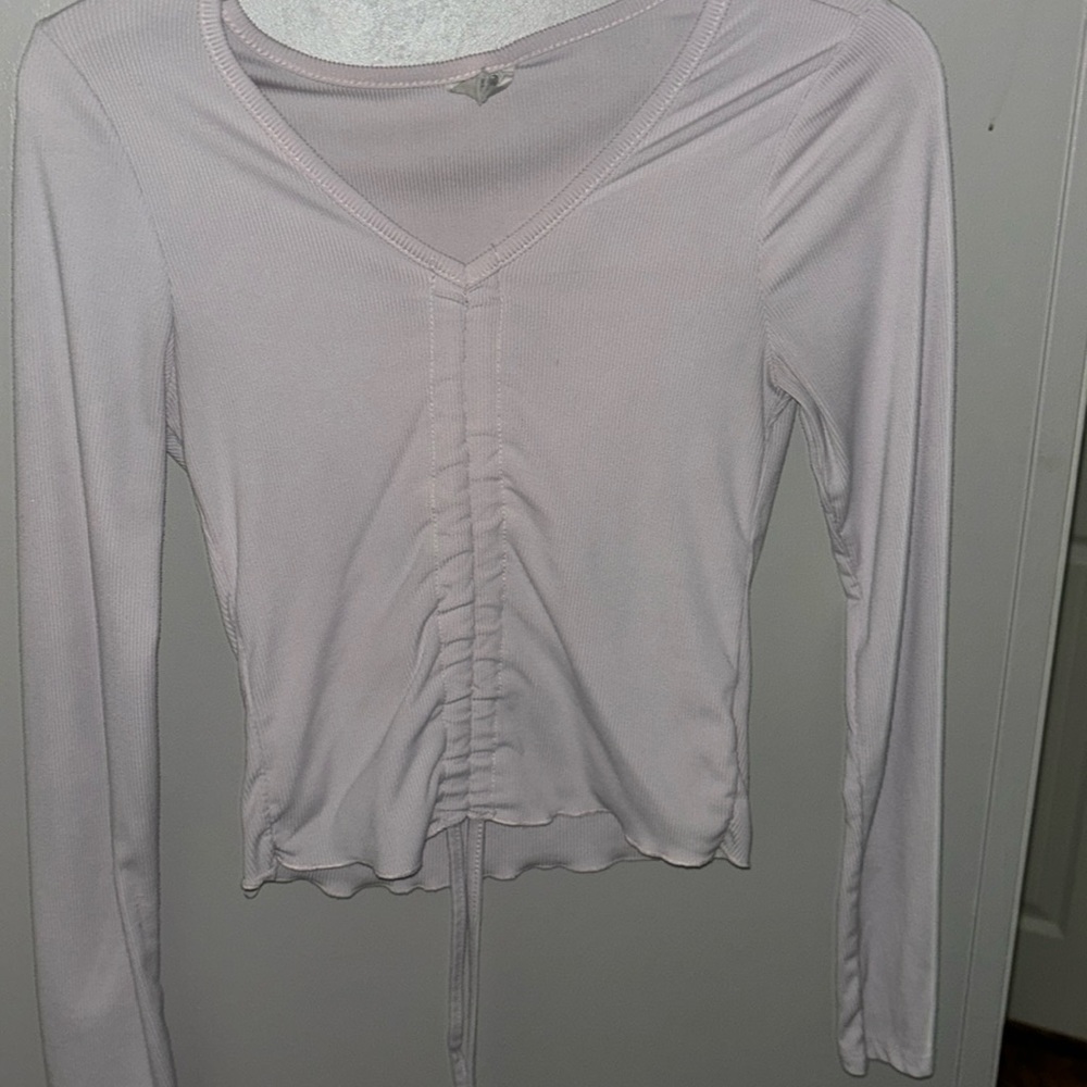 Very light pink long-sleeve scrunch/tightening shirt